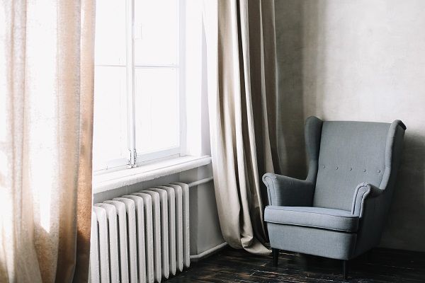 Salon avec radiateur